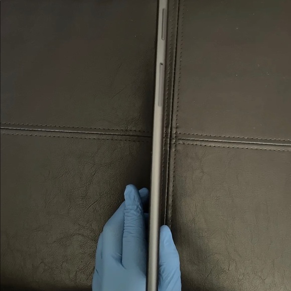 Samsung Galaxy Tab A - Picture 3 of 5